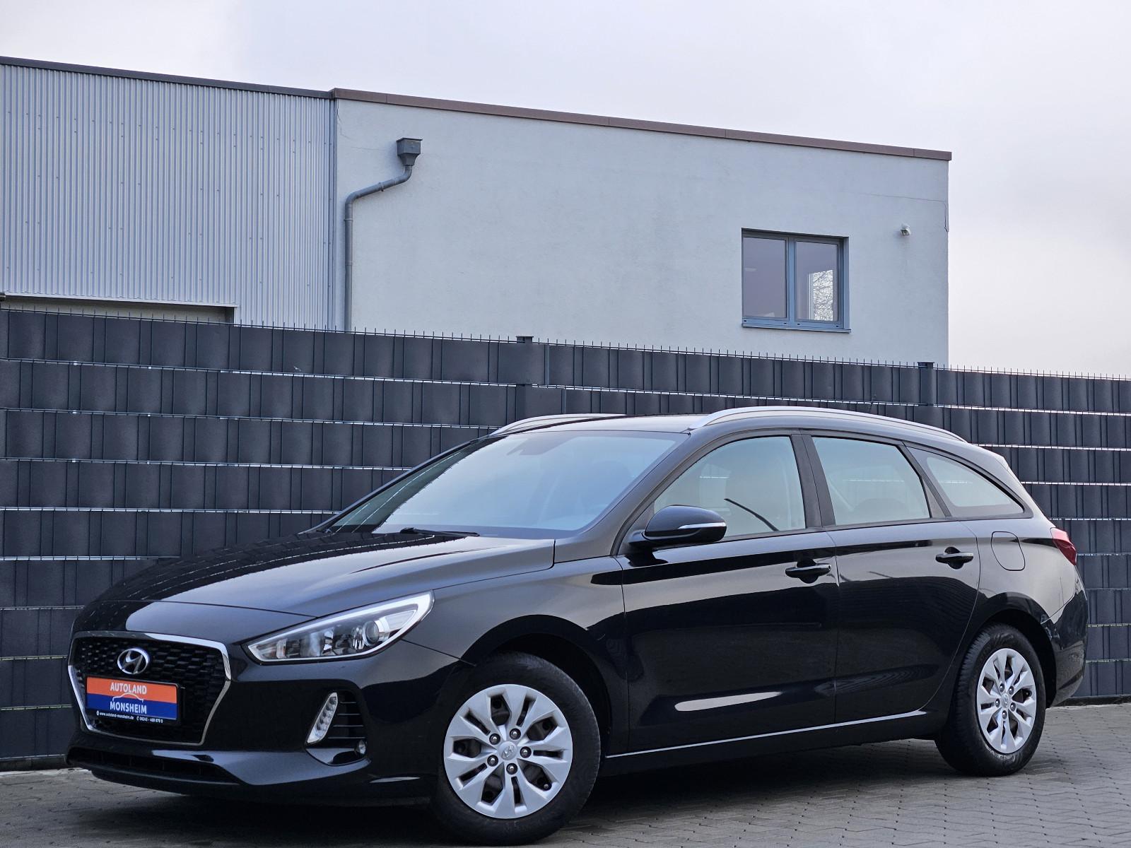 Hyundai i30 cw 1.4 Family LKAS FCA SHZ PDC MULTI 1.HAND