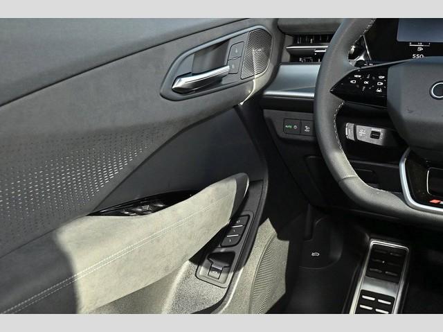 Audi Q3 SUV TFSI tronic S line Matrix Pano DCC AHK So