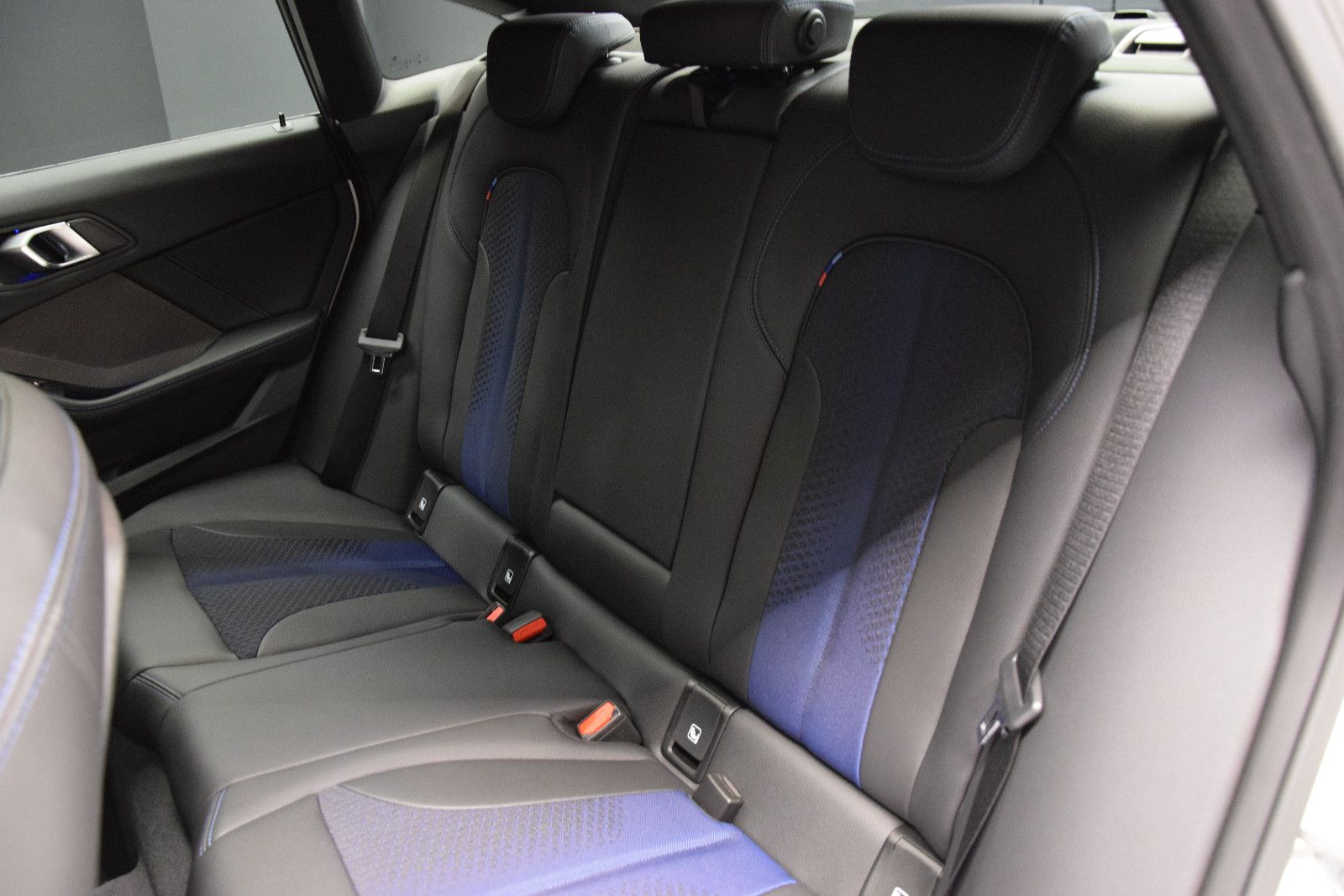 Fahrzeugabbildung BMW 218 Gran Coupé M Sport Pano H&k Leder ACC Kamera