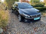 Peugeot 308 SW Allure PureTech 130 EAT6 - Peugeot 308 mit Benzin-Antrieb: Kombi, 1.6