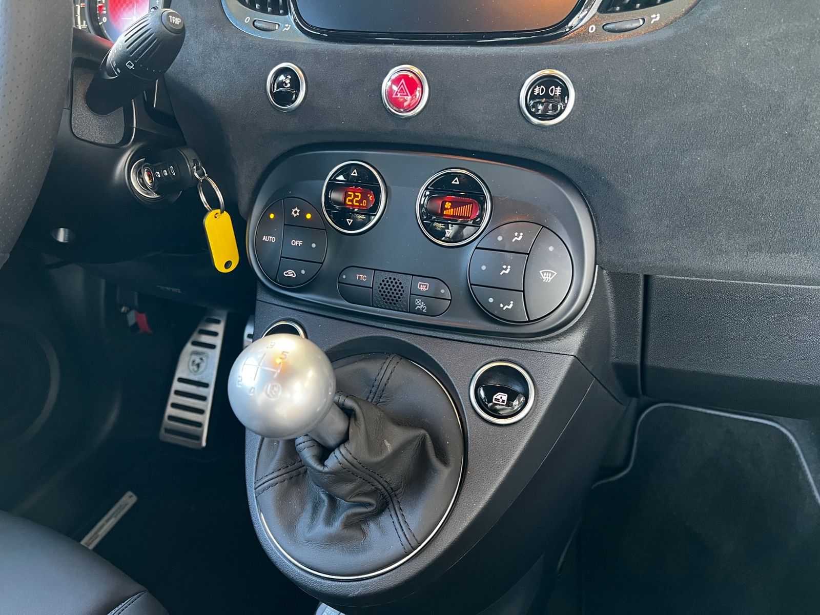 Fahrzeugabbildung Abarth 695 75 Anniversario BEATS Full Link KLIMA NAVI