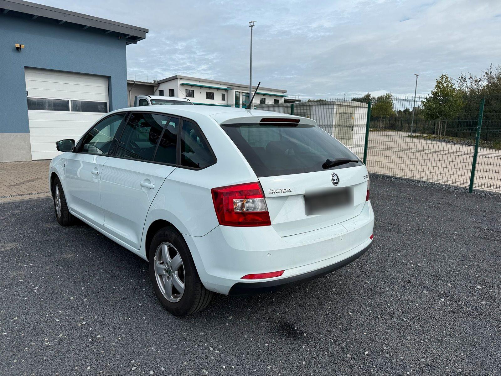 Skoda Rapid 2015 — interior