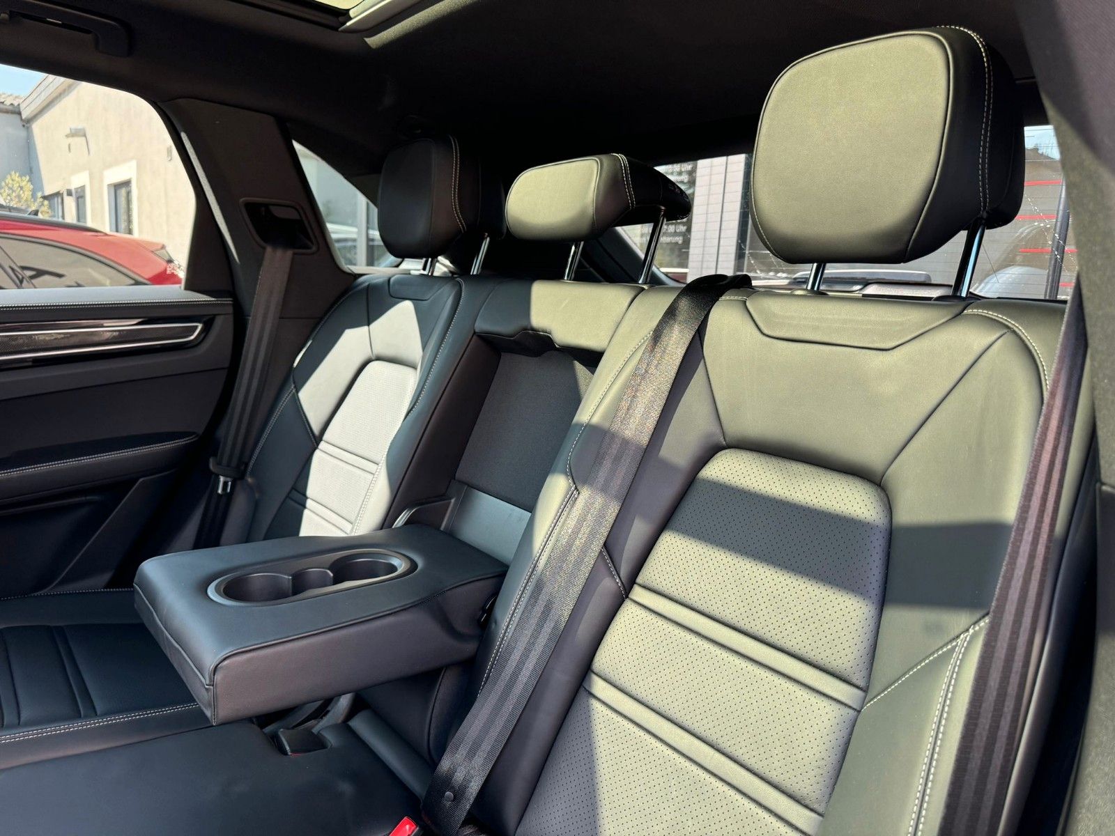 Fahrzeugabbildung Porsche Cayenne E-Hybrid*Approved11/27*Pano*Allradlenk*