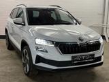 Skoda Karoq 2.0 TDI SCR DSG Tour | Pano | Standheiz | - Skoda Karoq in Duisburg