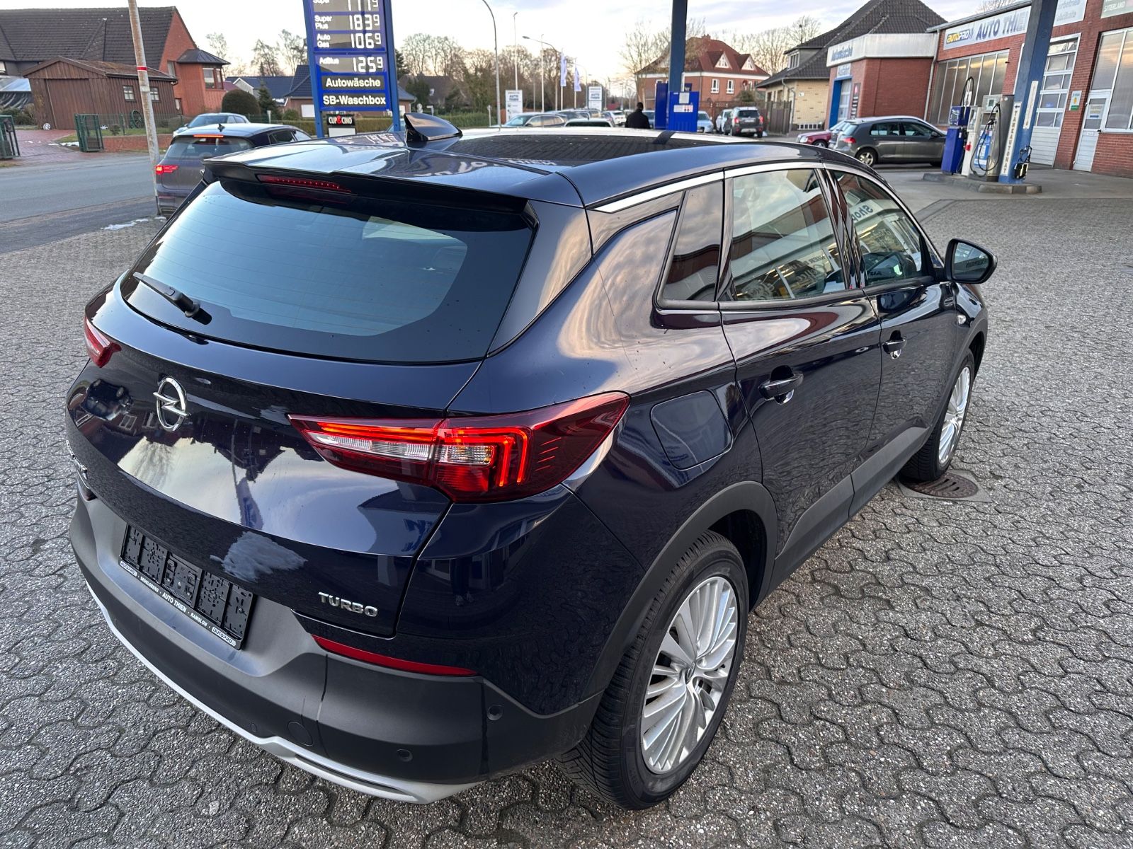 Fahrzeugabbildung Opel Grandland (X) 1.2 Turbo Navi/LED/SHZG/APP/GRA