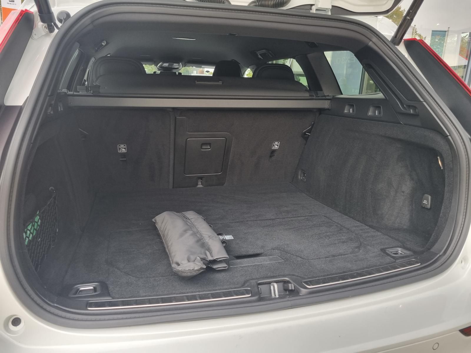 Fahrzeugabbildung Volvo V60 B4 Diesel Plus Dark 'Standheizung'