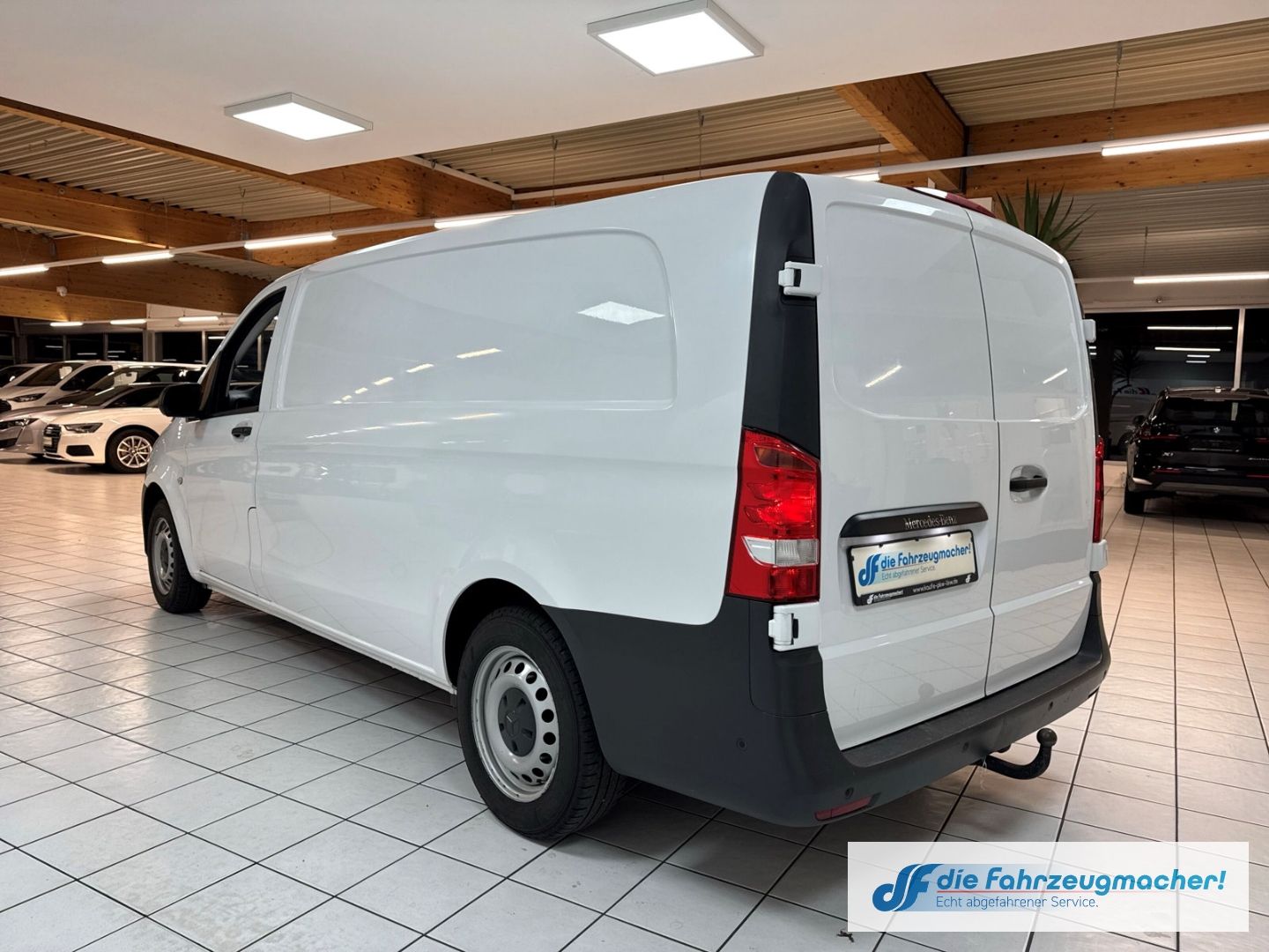 Fahrzeugabbildung Mercedes-Benz Vito Kasten 114 CDI BT RWD extralang AHK Parkle