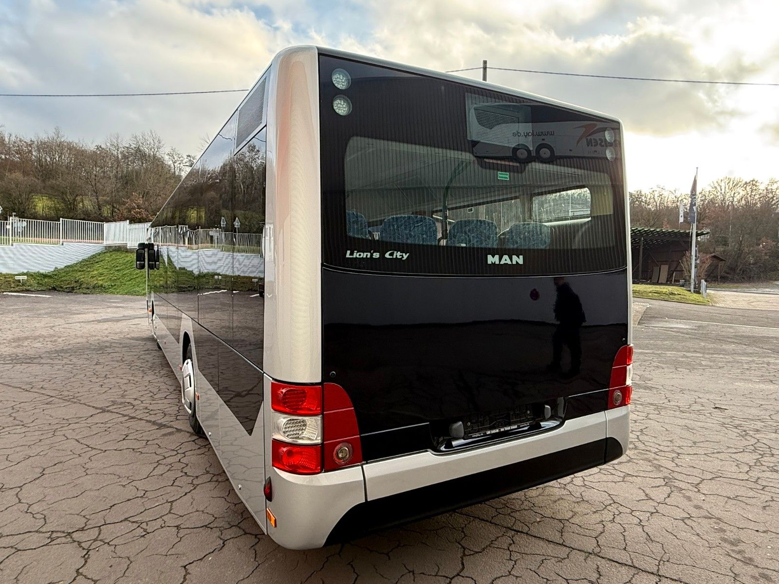 MAN  2015 - Image 8 of 33