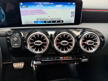 Mercedes A 220 - 11