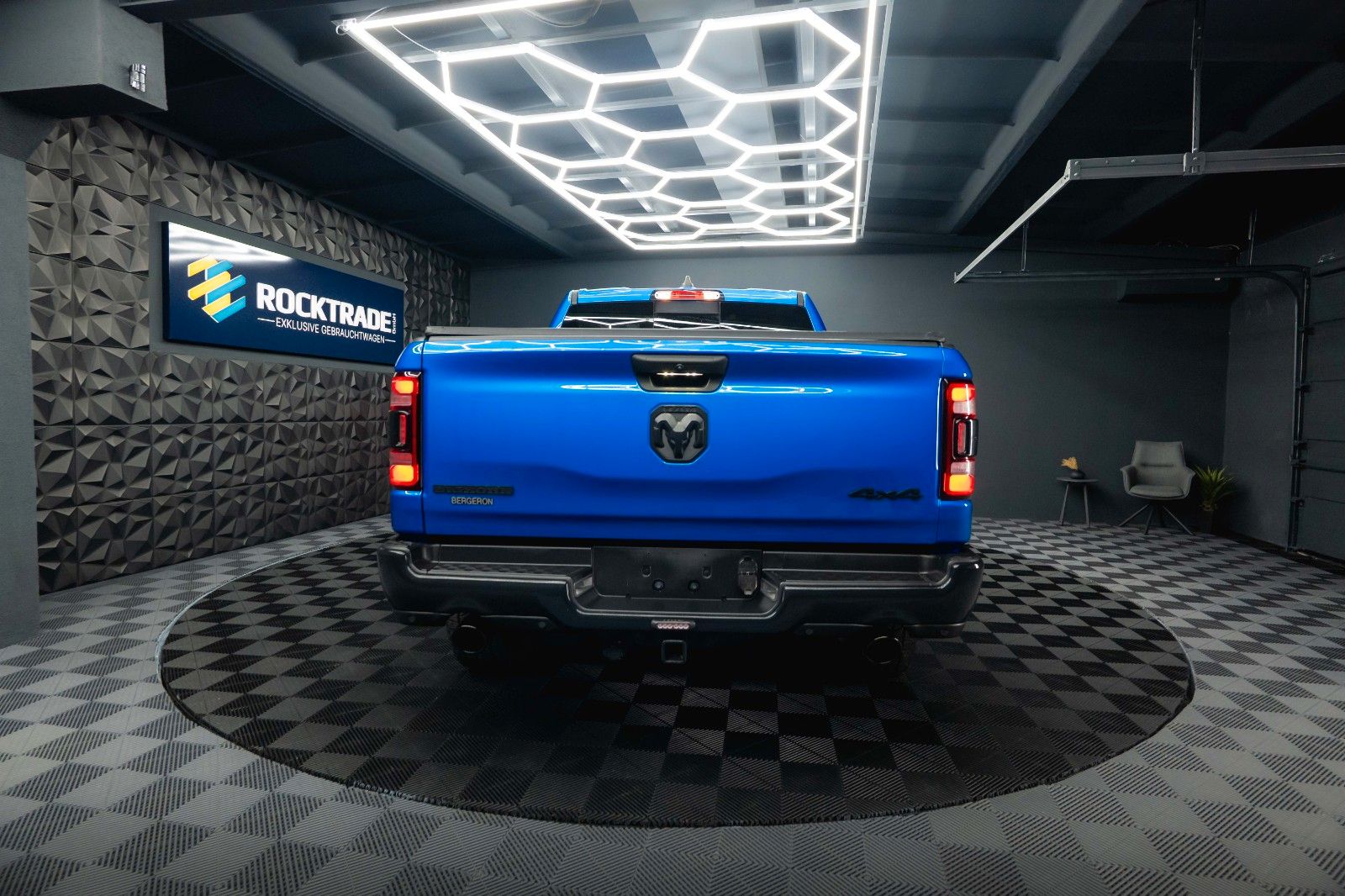 Fahrzeugabbildung Dodge RAM 5.7 V8 HEMI 4x4 Built to Serve AXLE LOCK LED