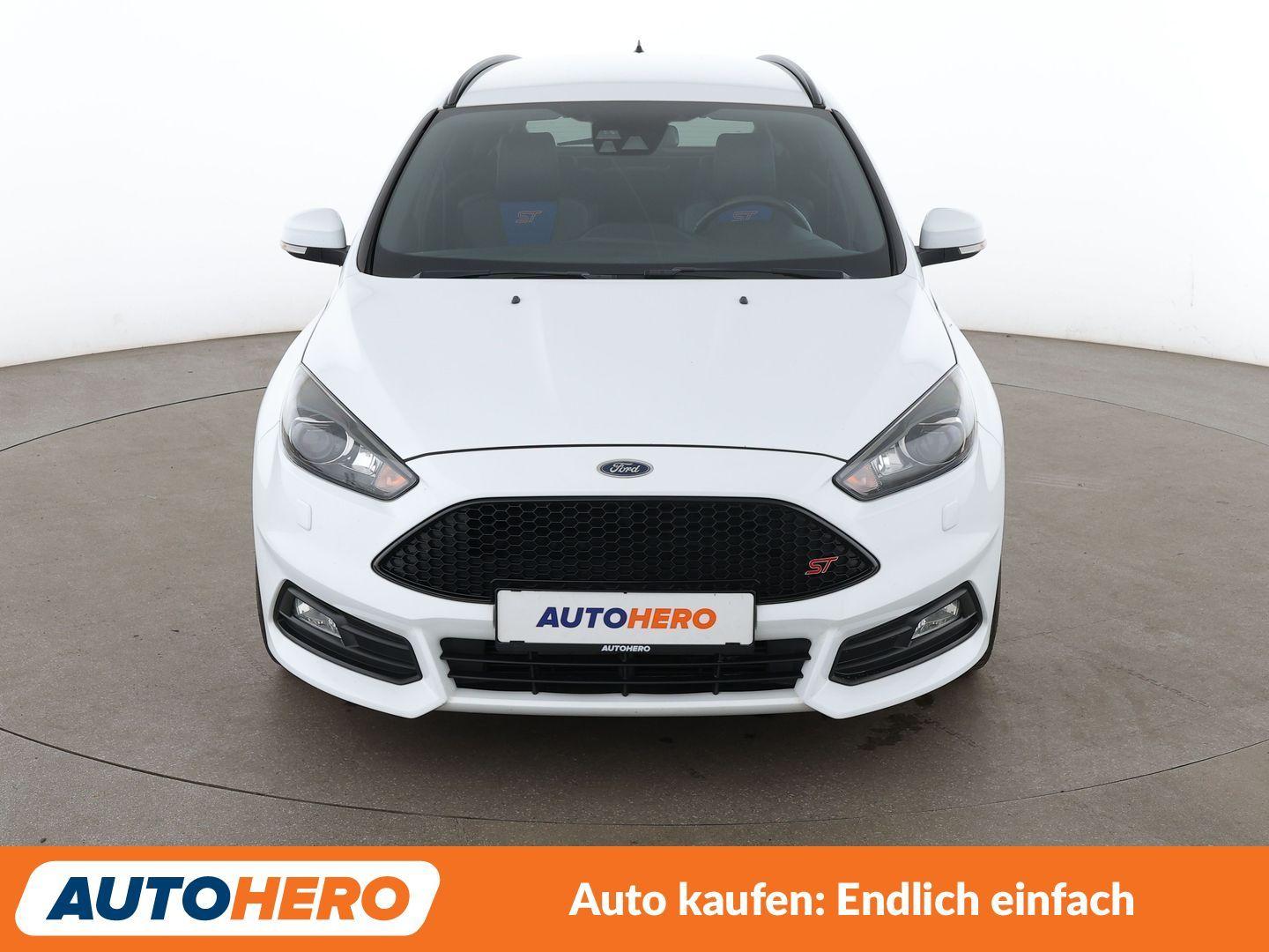 Ford Focus 2.0 EcoBoost ST*NAVI*XENON*TEMPO*CAM*PDC*