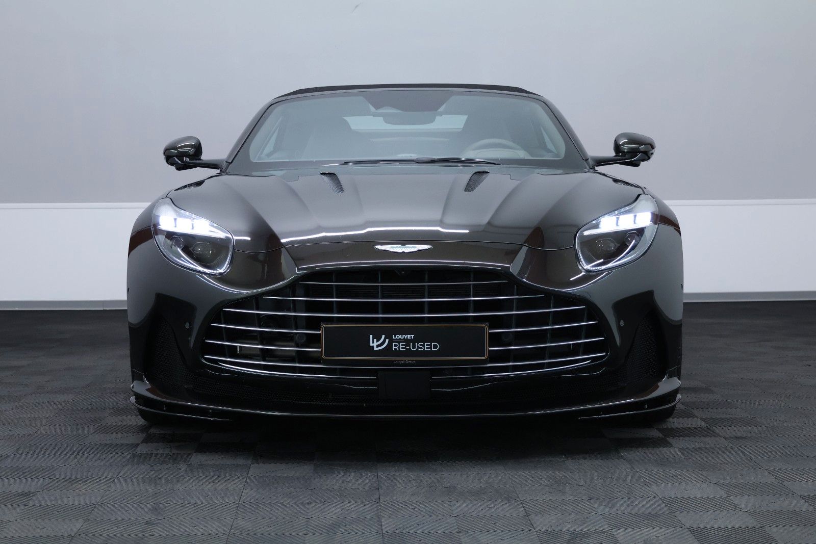 Aston Martin DB12 Volante imagem 2