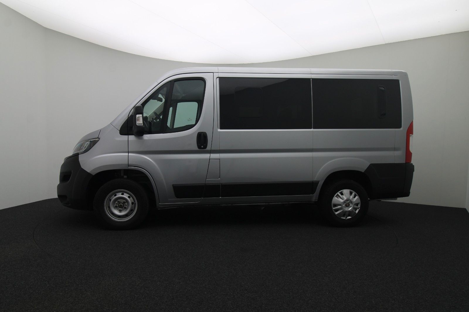 Fahrzeugabbildung Fiat Ducato 30 L1H1 2.2 Panorama - Komfort-Fahrersitz
