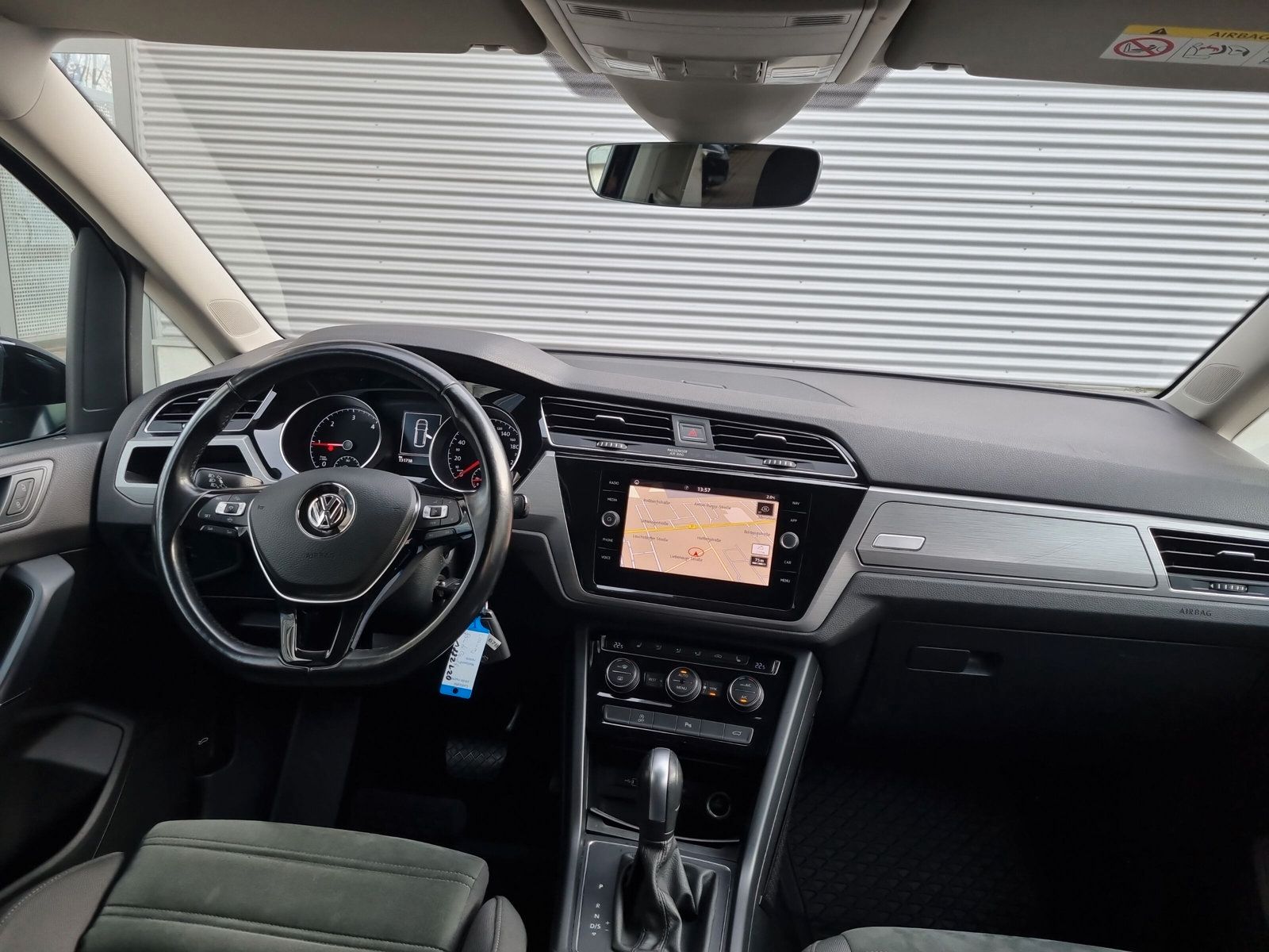 Fahrzeugabbildung Volkswagen Touran 2.0 TDI DSG Comfortline NAVI KAMERA eKLAP