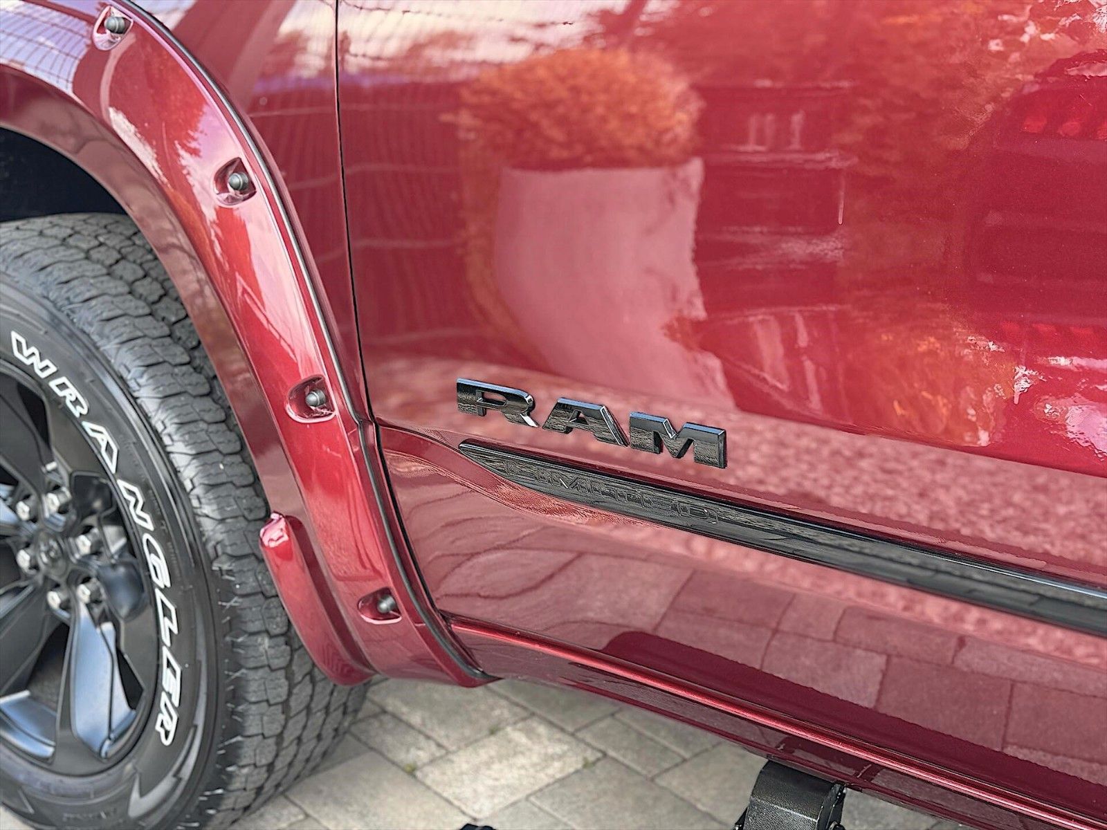 Fahrzeugabbildung Dodge RAM 5.7 V8 HEMI 4x4 LIMITED NightEdition Offroad