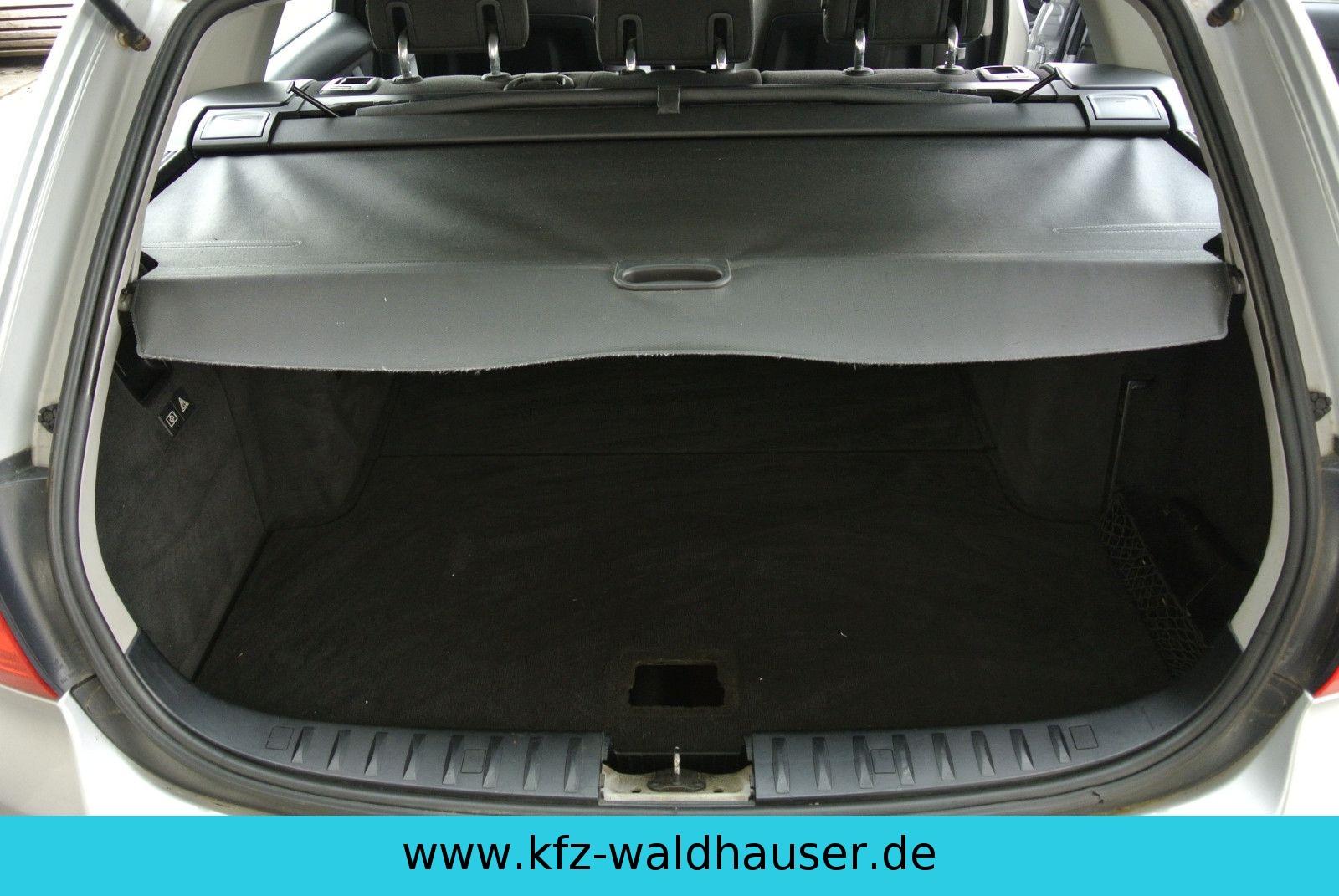 BMW 318 2008 — photo 25