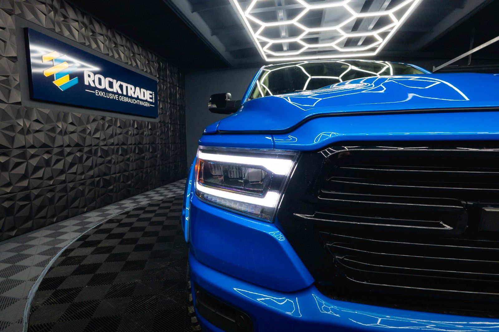 Fahrzeugabbildung Dodge RAM 5.7 V8 HEMI 4x4 LARAMIE Offroad Night LED