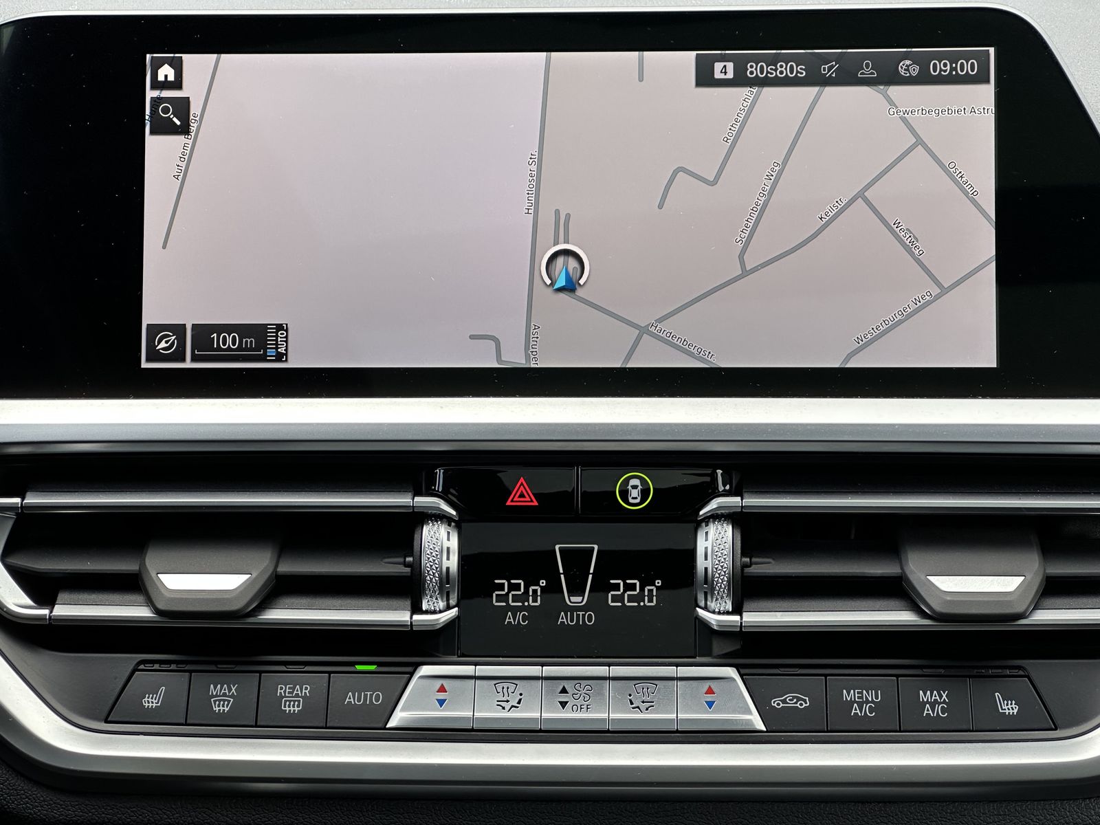 Fahrzeugabbildung BMW 330e Touring xDrive M-Sport NAV+LED+PANO+AHK+SHZ
