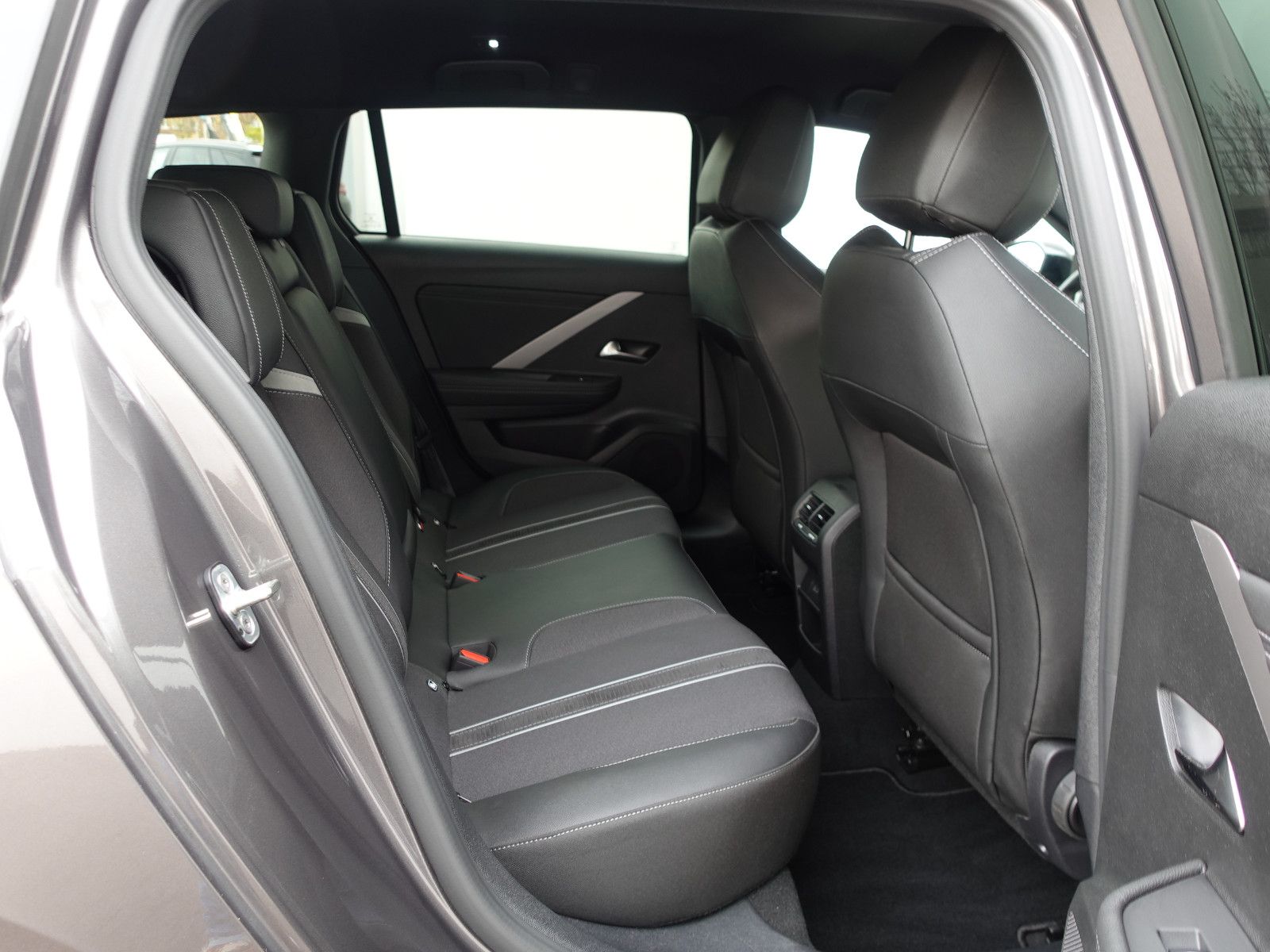 Fahrzeugabbildung Opel Astra ST 1.2T GS Automatik Navi,LED,PDC,Kamera