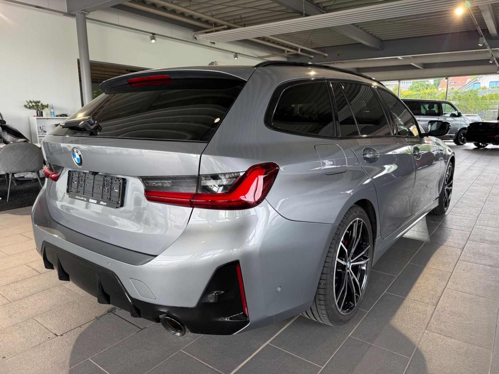 Fahrzeugabbildung BMW 320d Touring xDrive MSport*LED*HK*AHK*MSitze*360