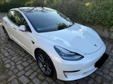 Tesla Model 3/Long Range/Dual/AWD/WÄRME/79KW/H - Tesla Model 3 in Düsseldorf
