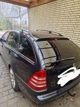 Mercedes-Benz 320 - schwarze Mercedes-Benz 320
