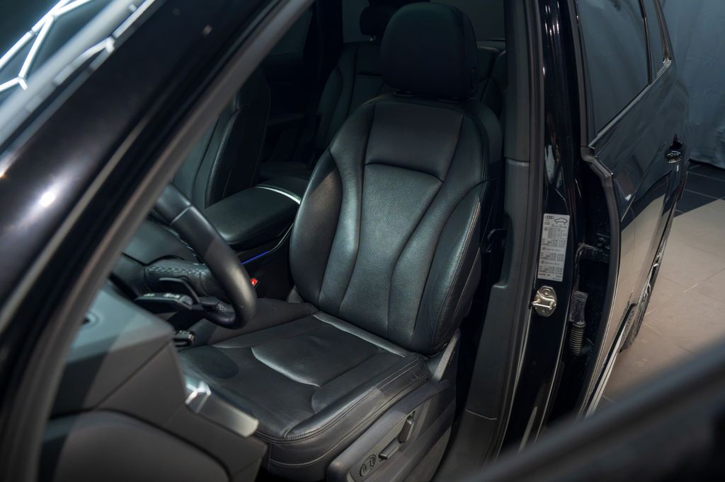 AUDI Q7 55 TFSI PANO*AHK*MATRIX*360*NAVI*ASSIST* AUDI Q7 55 TFSI PANO*AHK*MATRIX*360*NAVI*ASSIST*
