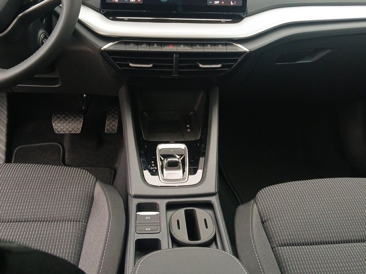 SKODA Octavia Combi 2.0 TDI 110 kW Selection Navi AHK - Bild 16