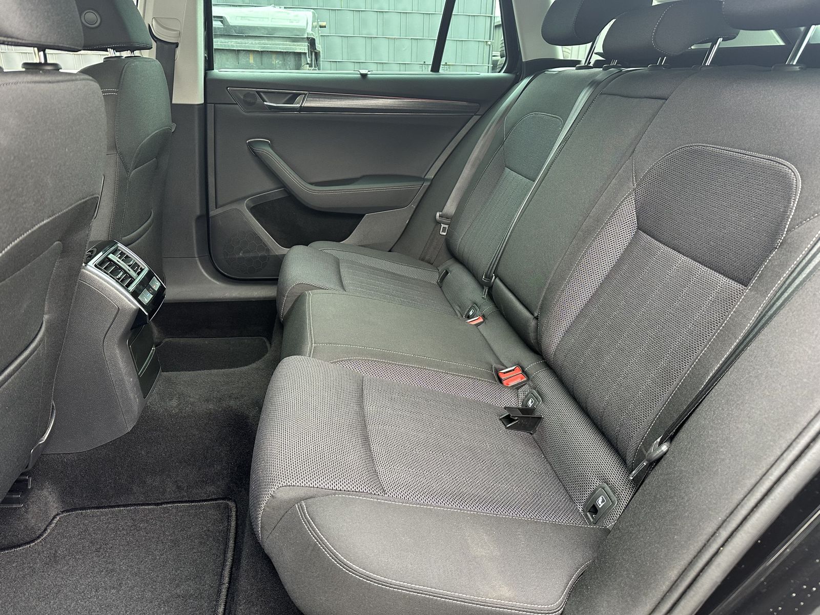 Fahrzeugabbildung SKODA Superb Combi 1.4 TSI iV Style DSG NAV+MATRIX+ACC