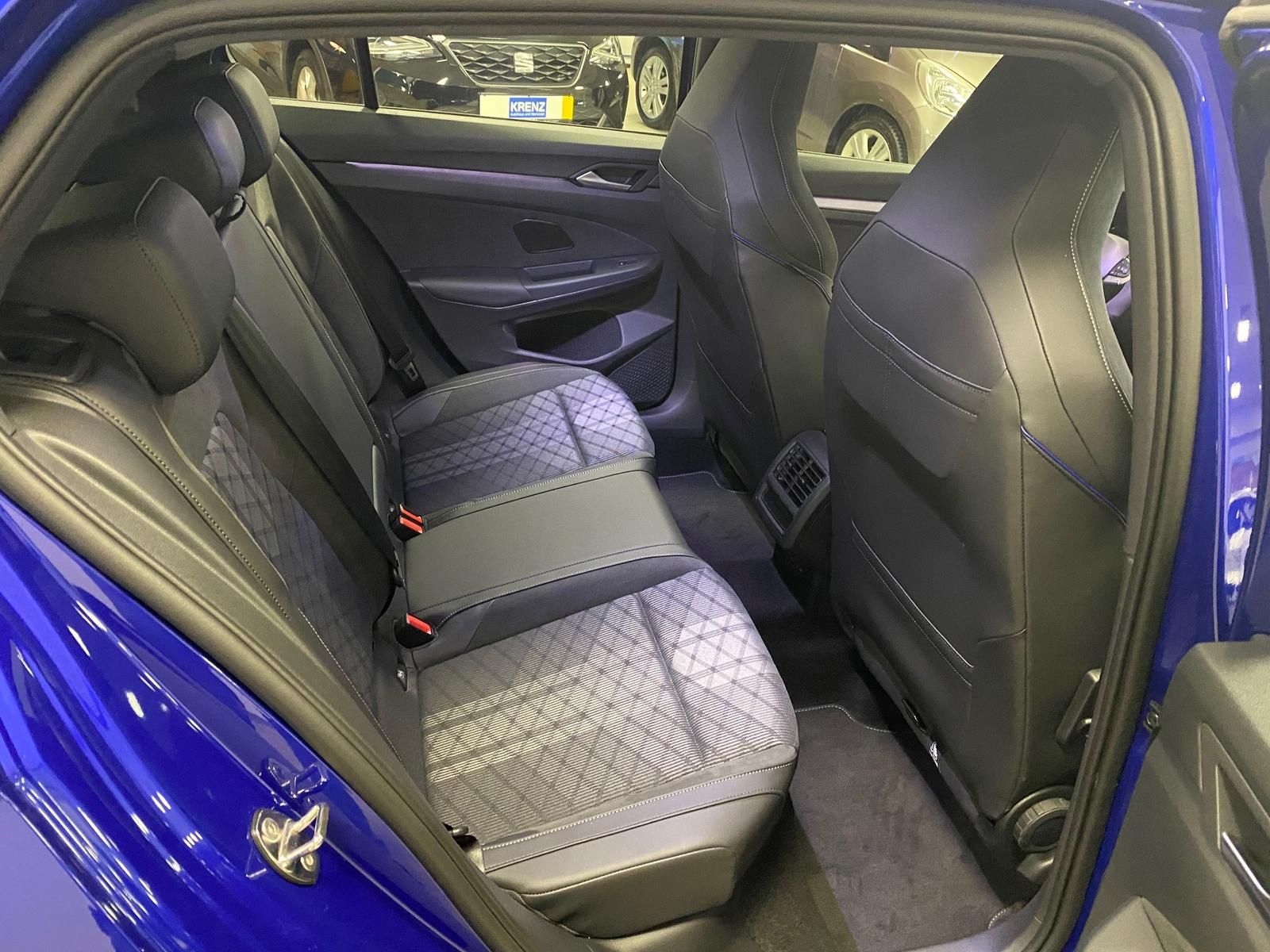 Fahrzeugabbildung Volkswagen Golf 1.5 eTSI R-Line DSG+ACC+360°+HUD+HARMAN KAR