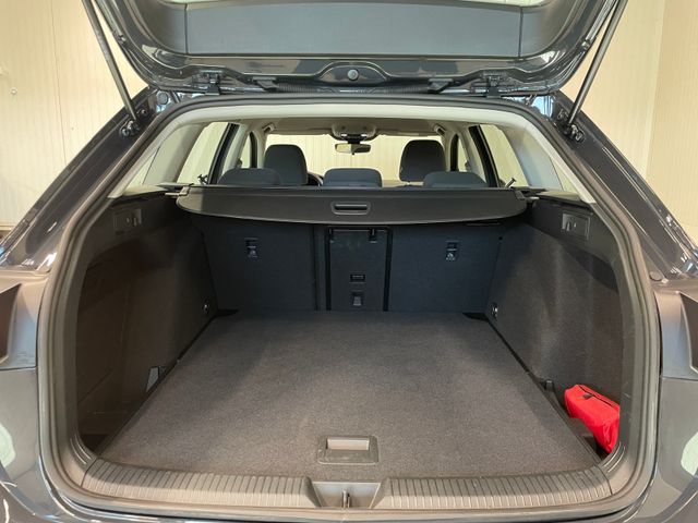 Golf VIII Variant Life 2.0 TDI DSG LED SHZ ACC R
