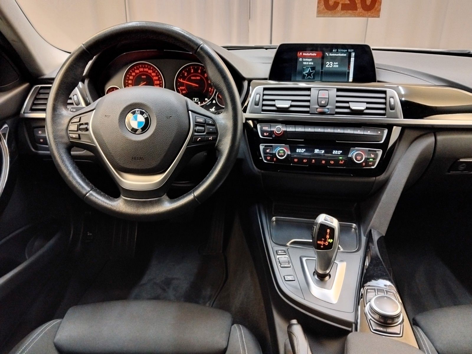 BMW 320 (11/2018, Benzin)