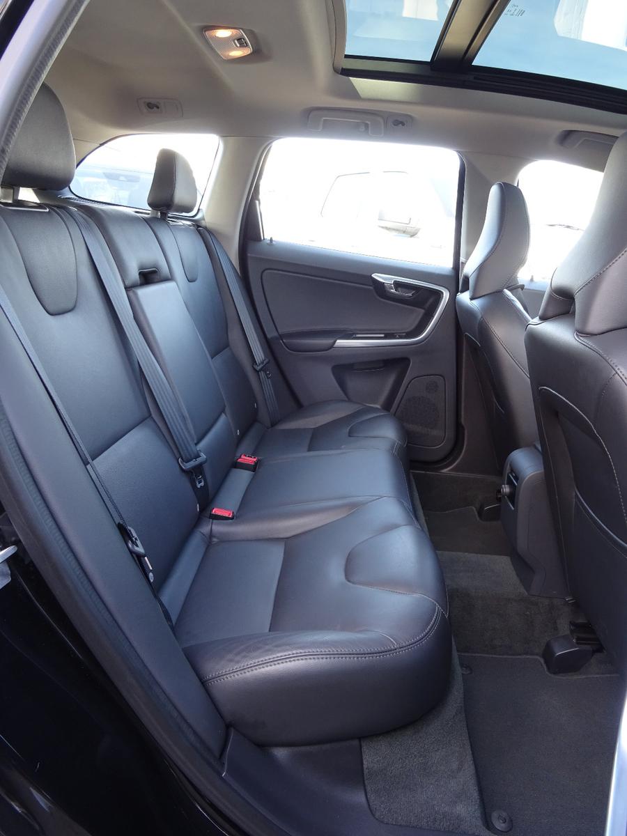 VOLVO XC60 2.0 253ch SUMMUM AWD BVA Toit ouvrant Sièges chauffants cuir - 2EME MAIN