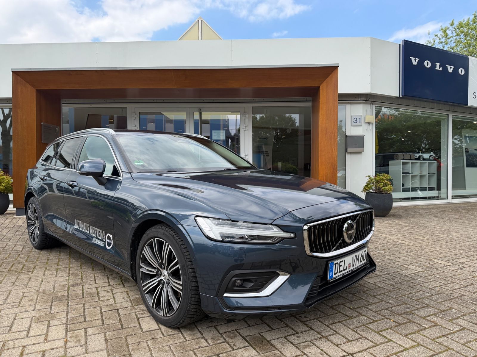 Volvo V60 B4 FWD Plus Bright #volvocars #madebymerten foto 2