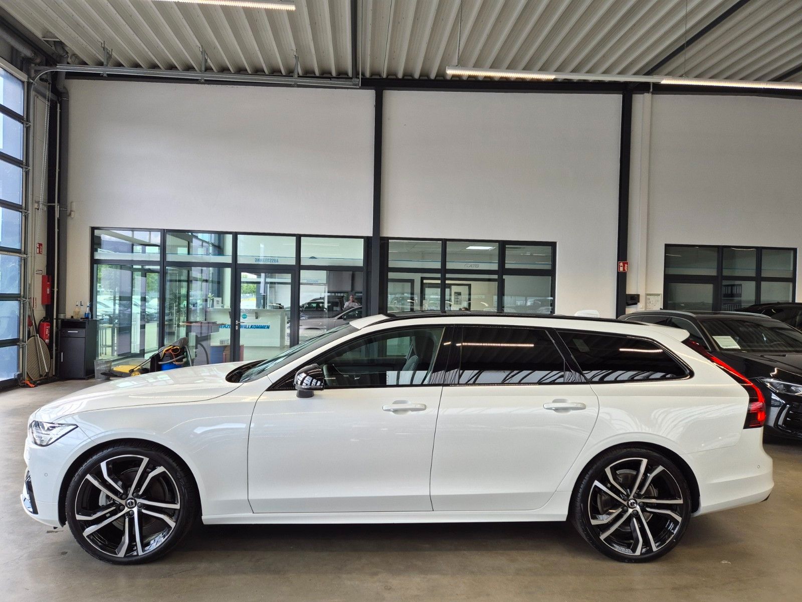 Volvo V90 B4 2.0d ULTIMATE DARK LEDER NAV LED PANO ACC foto 8