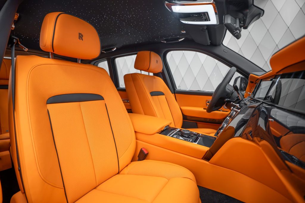 Cullinan BLACK BADGE 2026 BLACK/ORANGE FOOTREST - Bild 17
