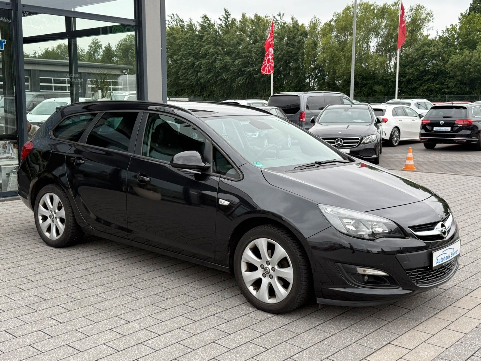Fahrzeugabbildung Opel Astra J Sports Tourer Style