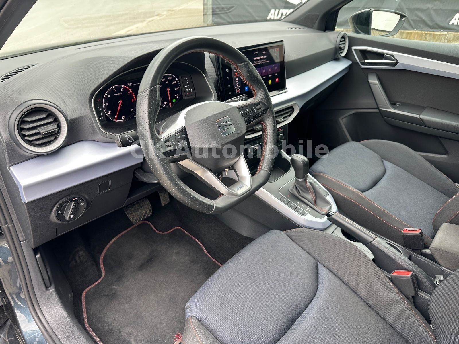Fahrzeugabbildung SEAT Arona 1.5 TSI 110kW FR DSG/Navi/LED/Kam/AHK