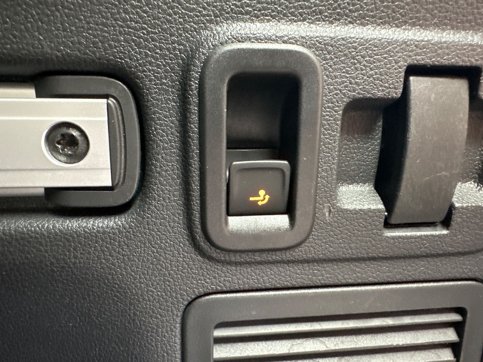 Fahrzeugabbildung Volkswagen Touran 2.0 TDI DSG Highline NAV+LED+ACC+AHK+SHZ
