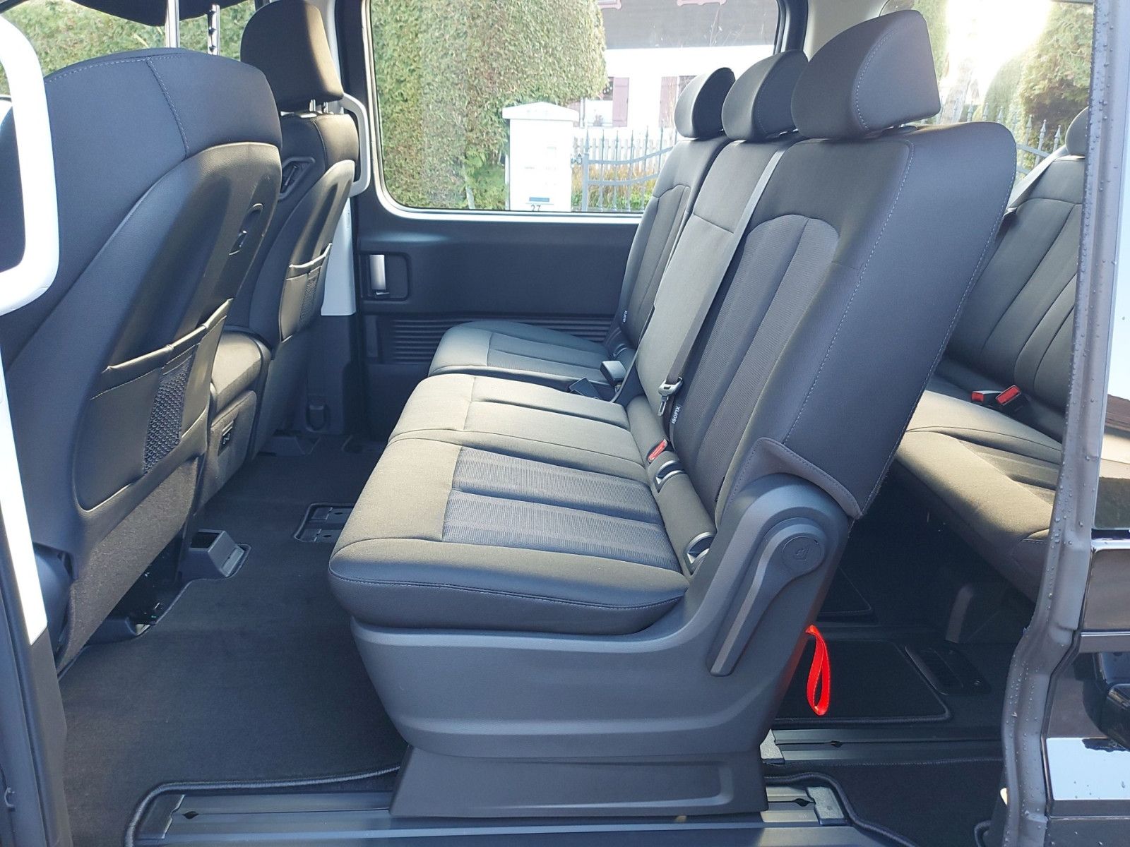 Fahrzeugabbildung Hyundai Staria Hybrid 225PS Trend 9-Sitzer Parkp. Easy-P