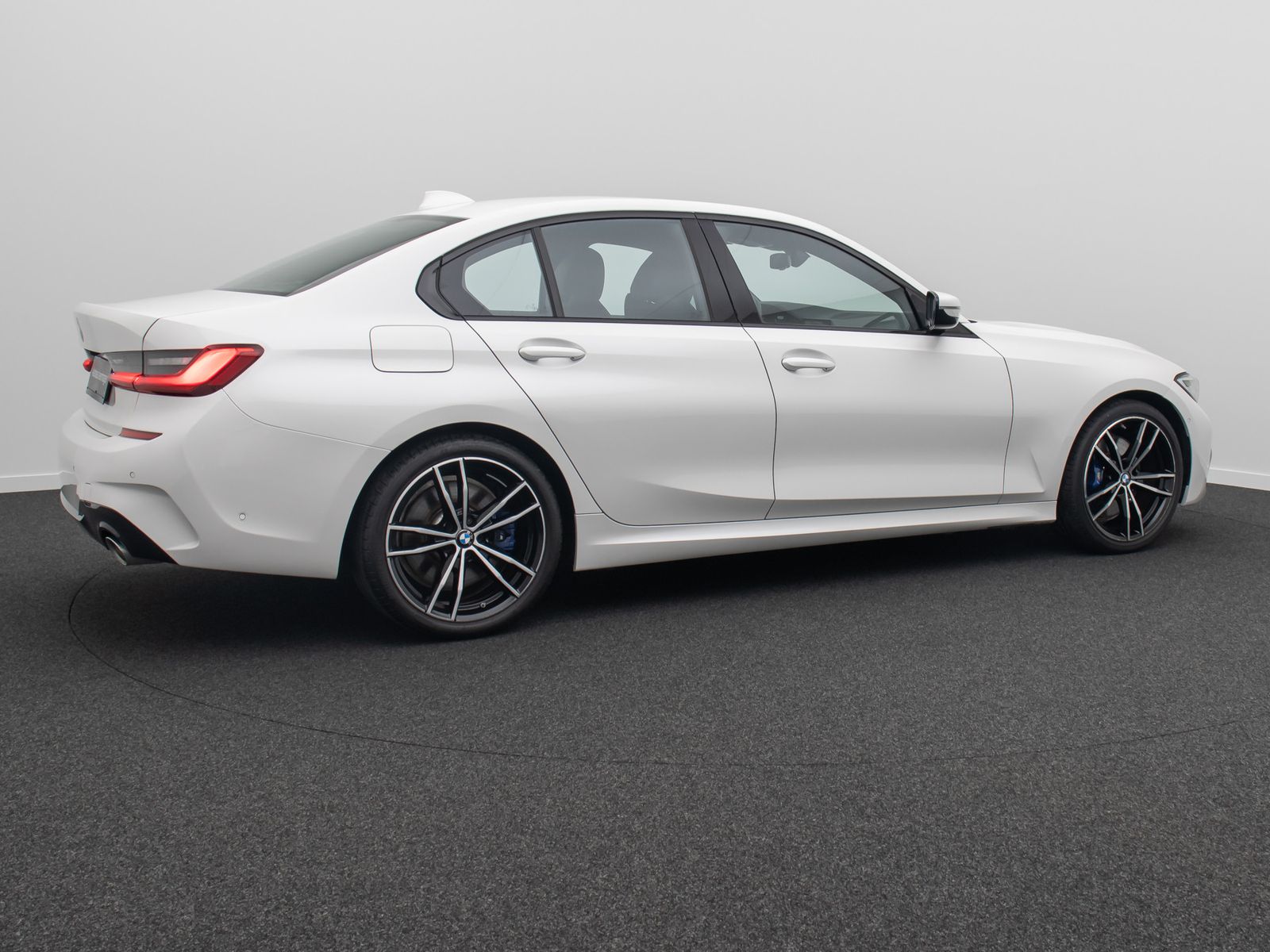 Fahrzeugabbildung BMW 330i xD M Sport Kamera HUD DAB ACC Alarm 19Zoll