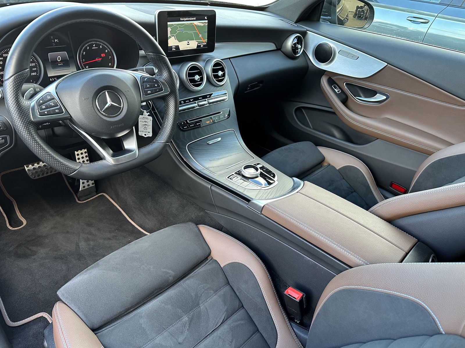 Fahrzeugabbildung Mercedes-Benz C 200 Coupé Edition 1 Aut. NAV+LED+SHZ+AHK+PANO+