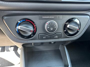 Hyundai i10 1.0 CONNECT & GO - NAVI - SOFORT