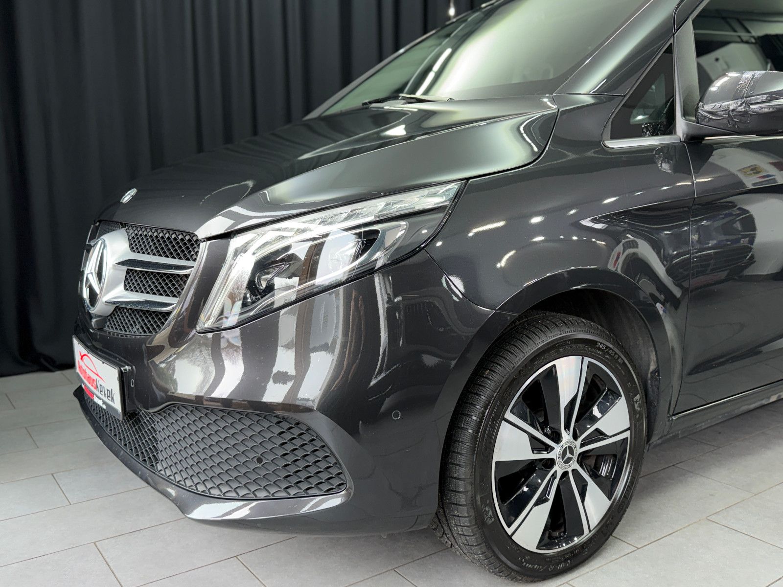 Fahrzeugabbildung Mercedes-Benz V300 d AVANTGARDE EDITION 4MATIC lang|BURMESTER|