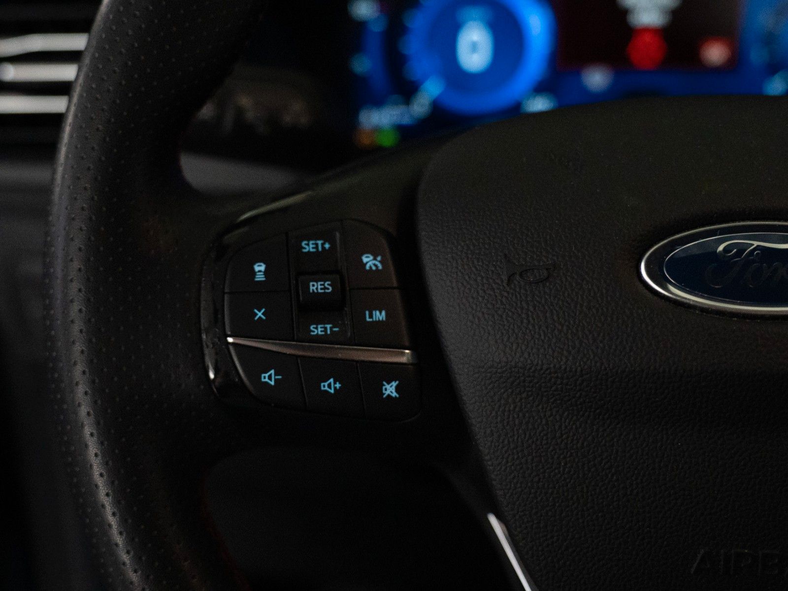 Fahrzeugabbildung Ford Kuga ST-Line AHK/WINTER-P./FRONT-/RÜCKFAHRKAMERA