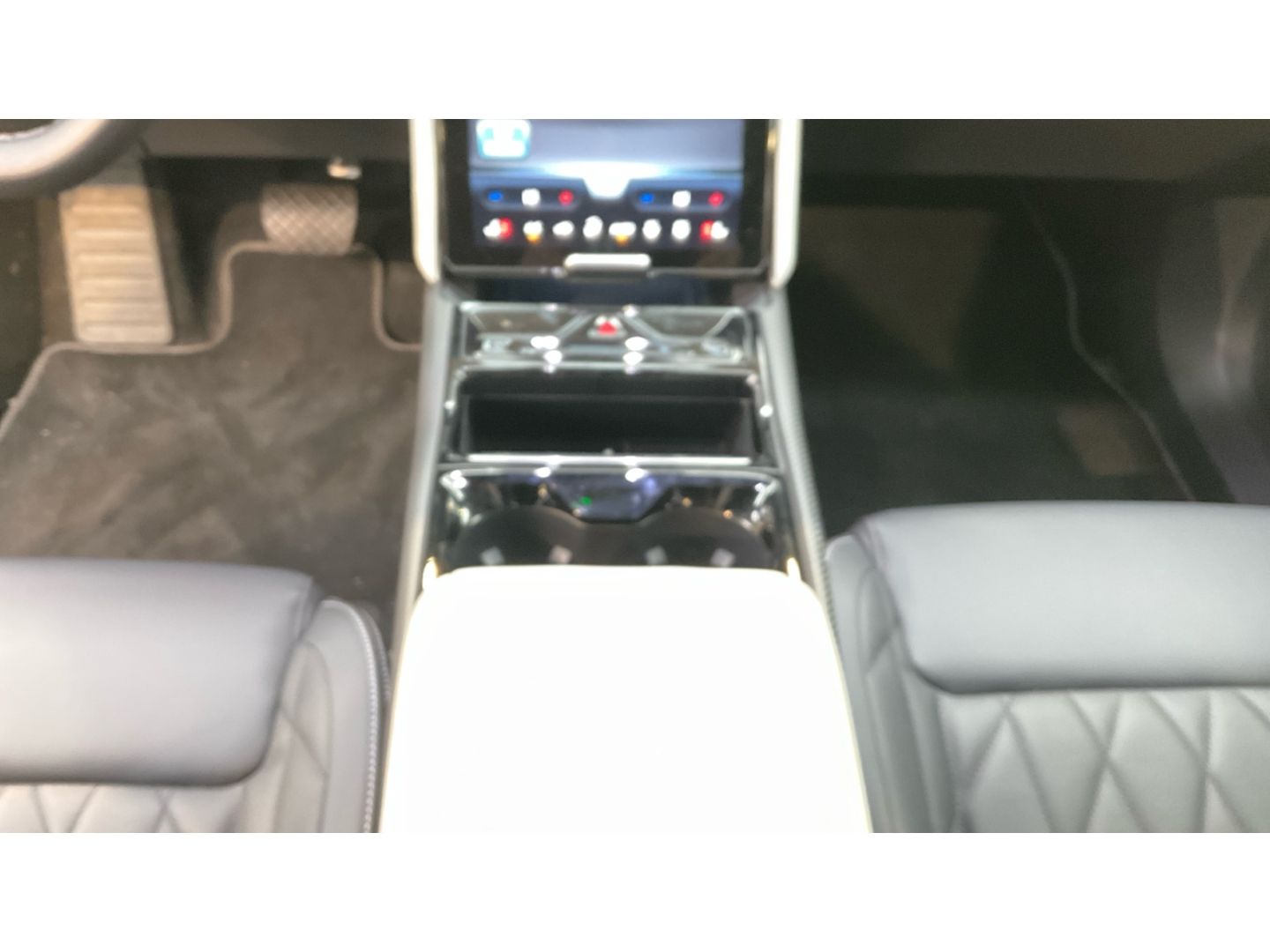 Fahrzeugabbildung Ford Capri 210 kW RWD Premium Tempomat Kamera Navi