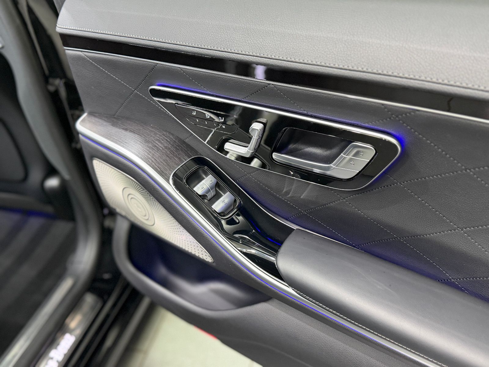 Fahrzeugabbildung Mercedes-Benz S 400 d Limousine L 4Matic|Burmester|MASSAGE|HuD