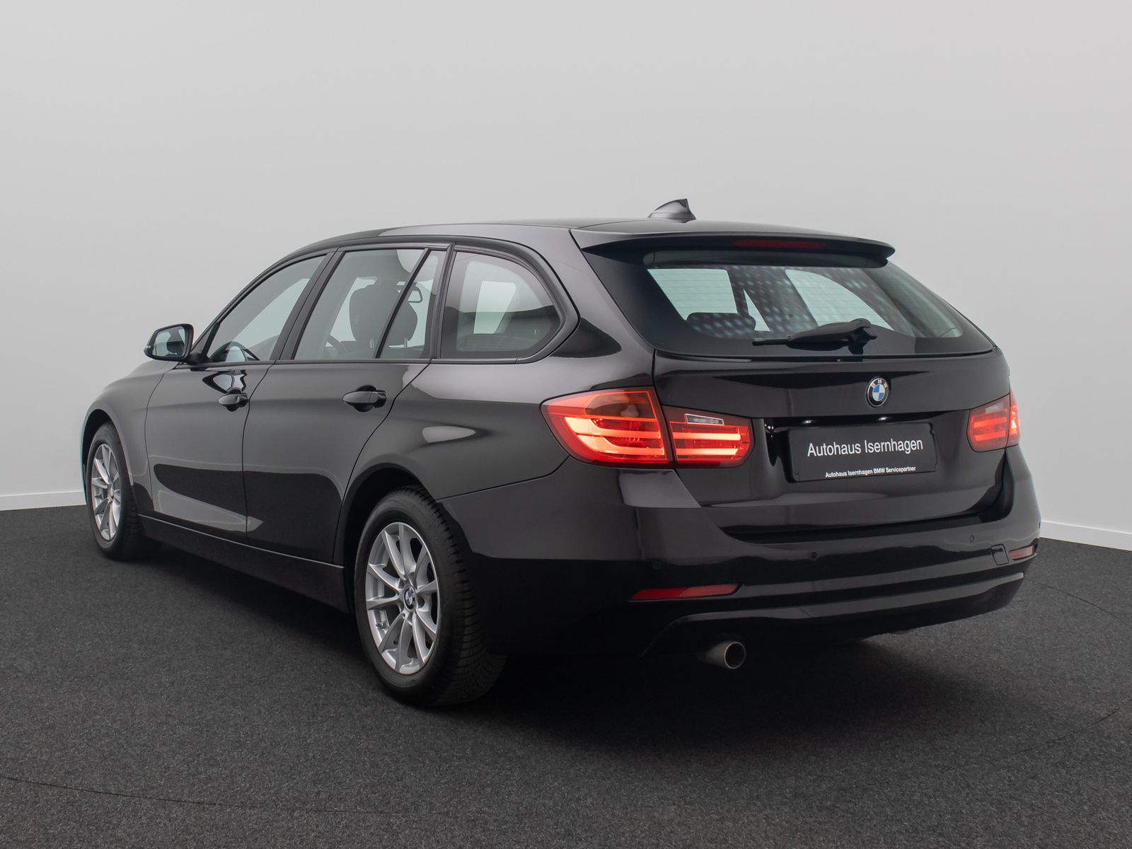 Fahrzeugabbildung BMW 318d GeschwindigReg AHK PDC Lordos NaviBusiness