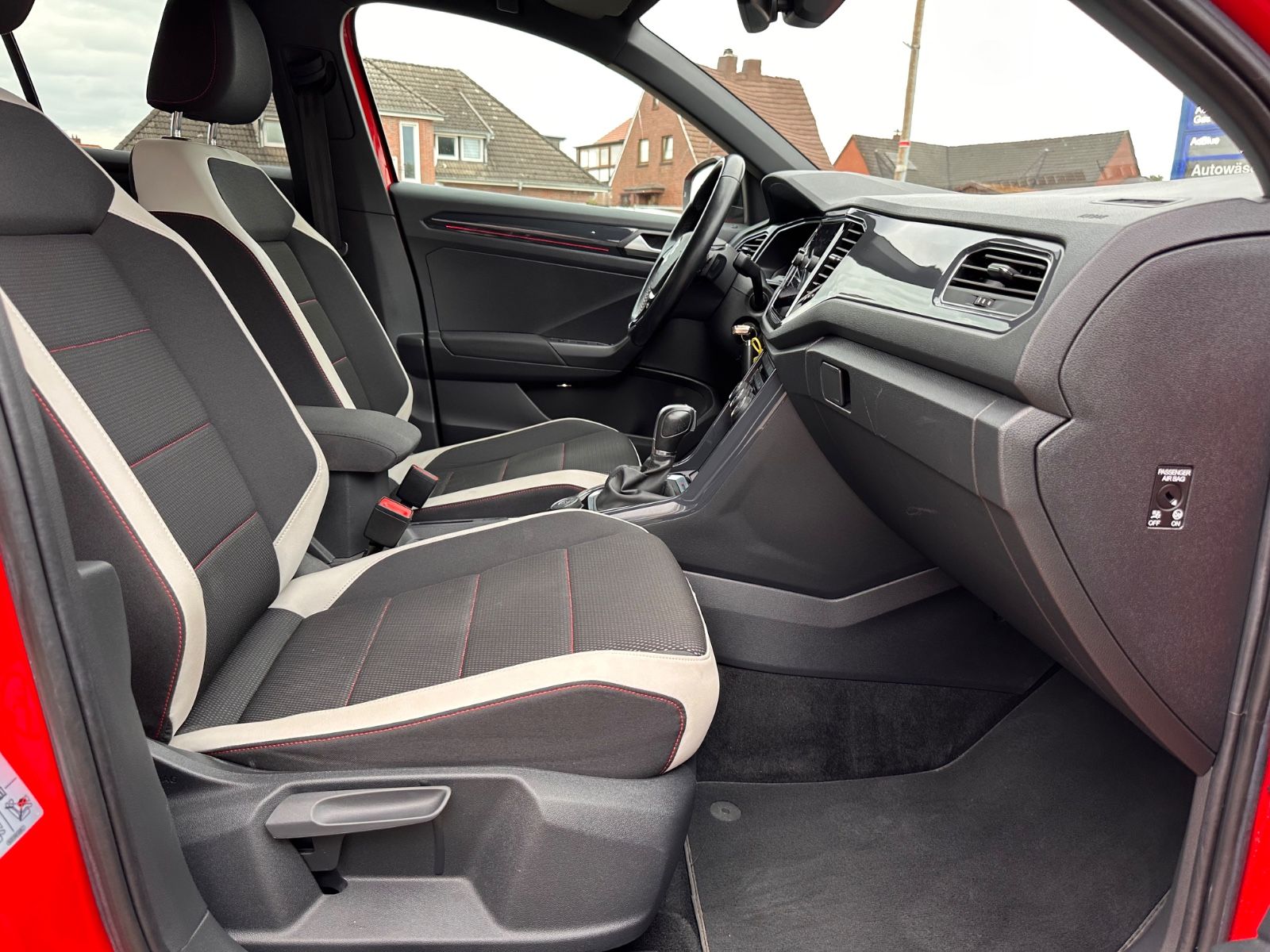 Fahrzeugabbildung Volkswagen T-Roc Sport 2.0 TSI 4Motion DSG LED/ACC/PDC/SHZ