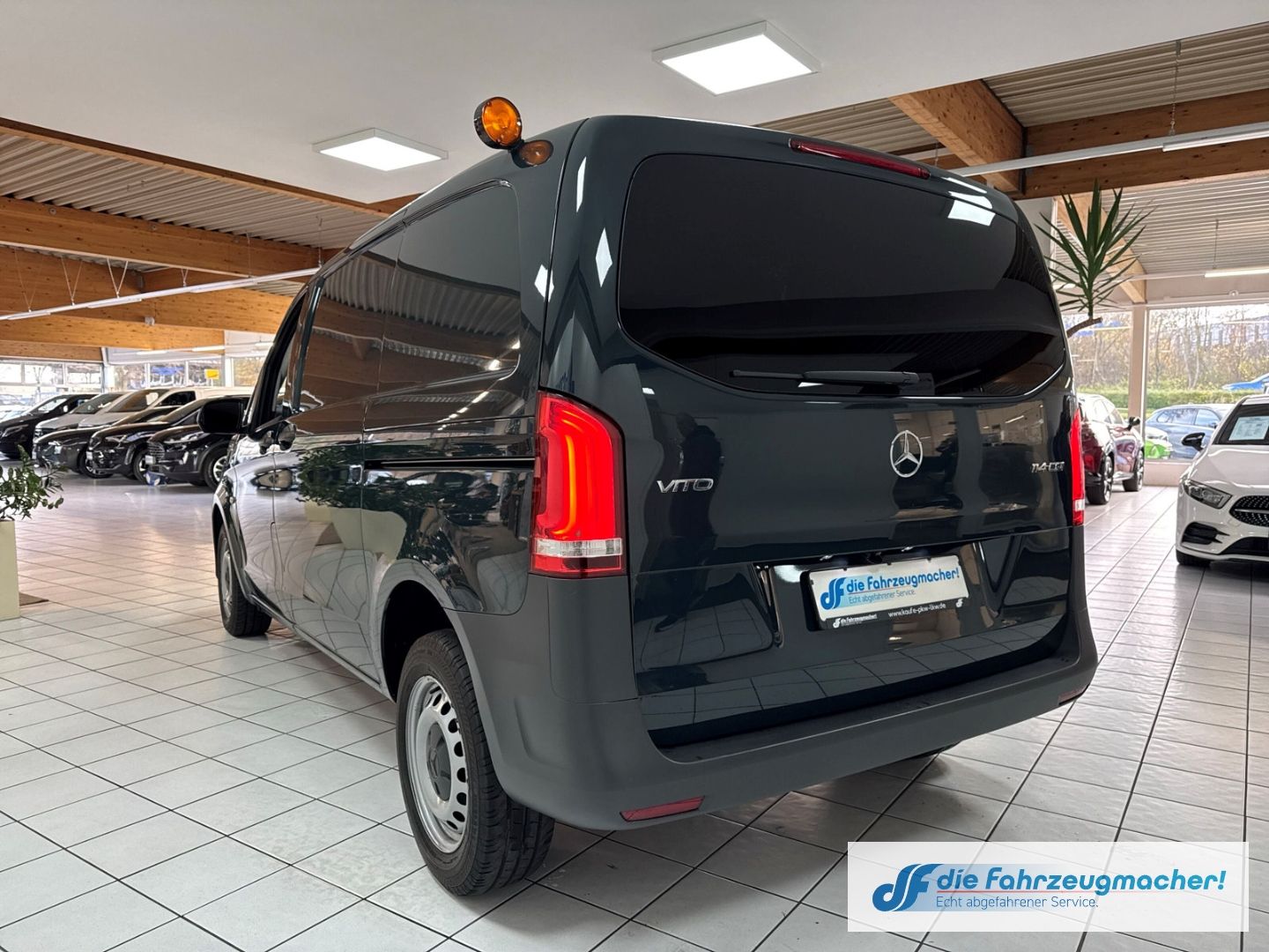 Fahrzeugabbildung Mercedes-Benz Vito Kasten 114 CDI FWD kompakt LED Blendfreies
